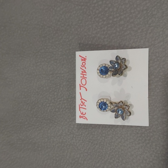 Betsey Johnson FLOWER CUFF EARRINGS - Picture 2 of 4